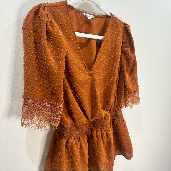 Women’s Rust Peplum Short Sleeve Blouse - Size Large – Lace Sleeve Detail - Picture 3 of 10